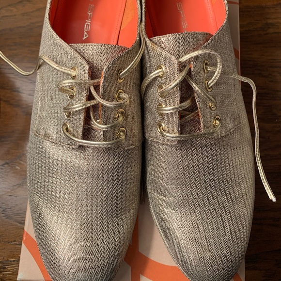 NWB Via Spiga metallic gold lace-up oxfords - Picture 2 of 10